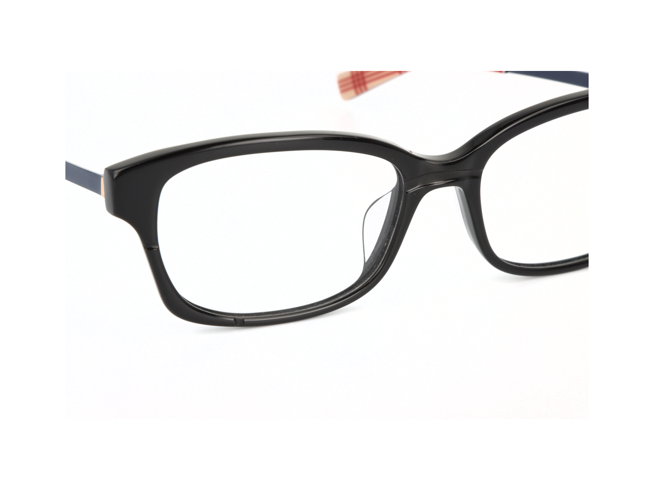 正面には杉元の顔の傷をイメージした立体デザイン