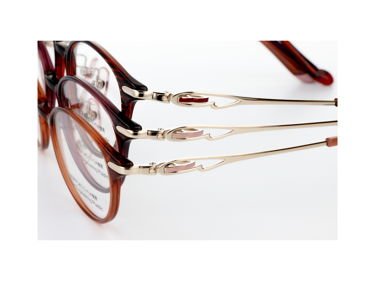 金属委丁番採用で開きや傾斜の調整可能。モダン先のカラーと合わせた七宝で装飾