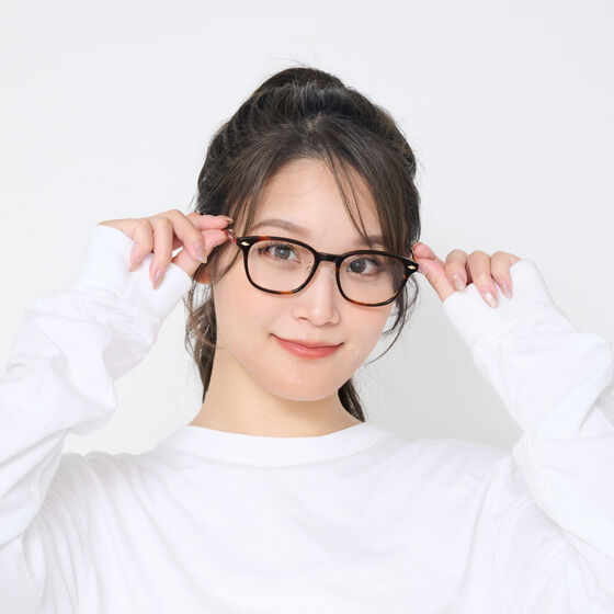 アイドリッシュセブン Classic Glasses Collection TOMA 狗丸 トウマ PCメガネ　女性着用イメージ