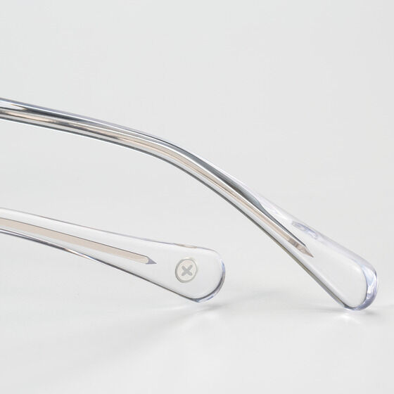 左右それぞれの先端には、目のモチーフをデザインいたしました。