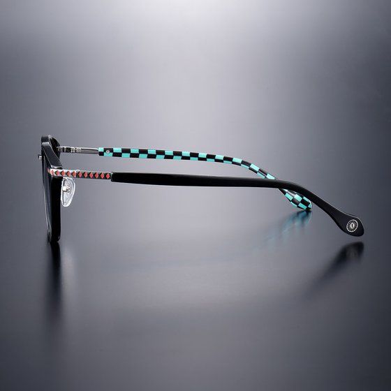 テンプル(つる)には、『鬼滅の刃』各キャラクターの意匠・イメージが細やかにあしらわれています。