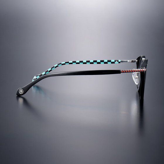 テンプル(つる)には、『鬼滅の刃』各キャラクターの意匠・イメージが細やかにあしらわれています。