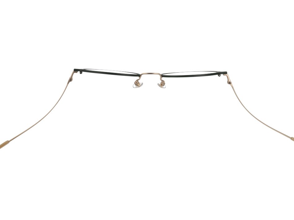 優しい掛け心地と形態安定性を実現するベータチタン製のテンプル